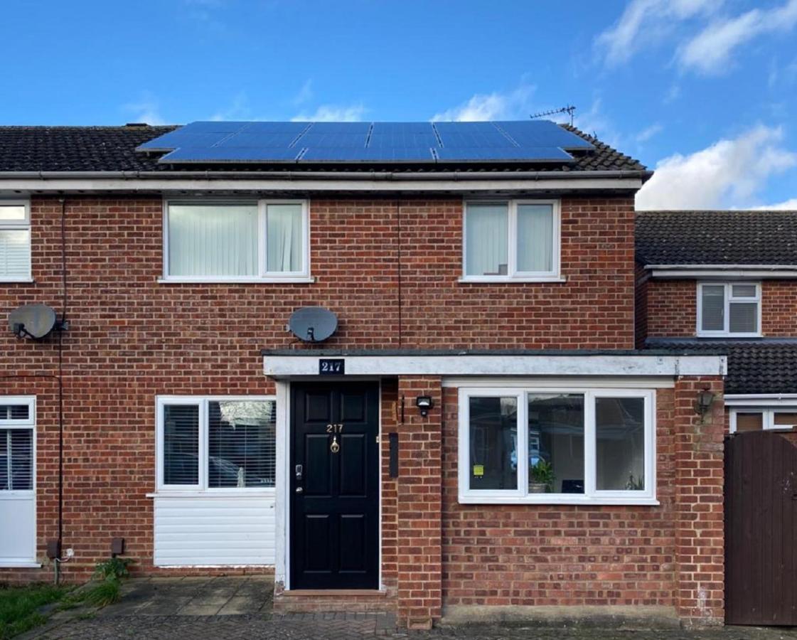 Lovely Homes Aylesbury  Exterior photo